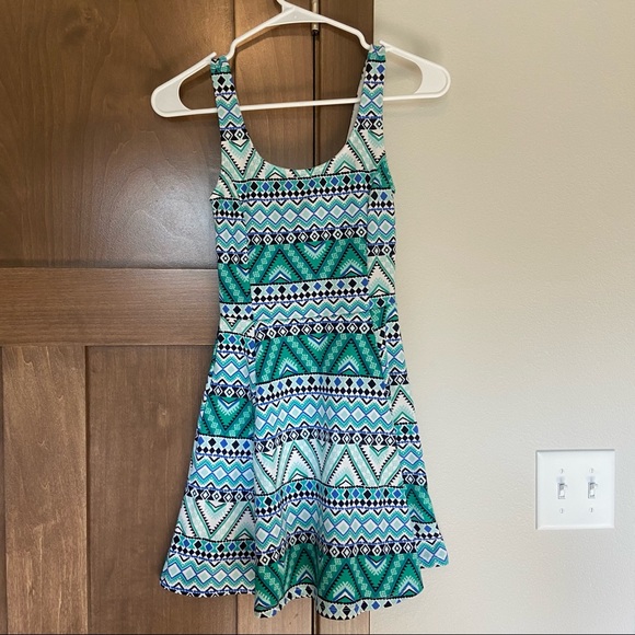 H&M Dresses & Skirts - EUC Divided by H&M Geometric Print Fit Flare Sleeveless Mini Sundress Size 0